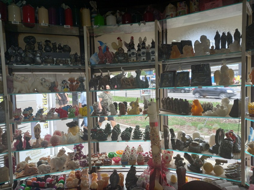 Sveće raznih oblika i motiva u samo 9 kvadrata