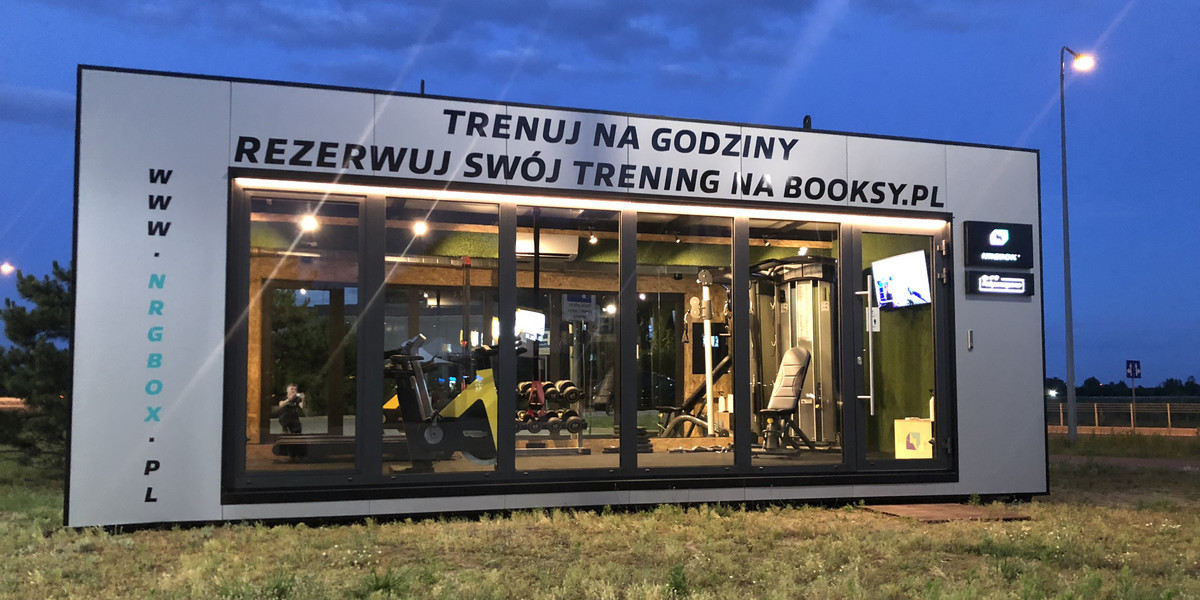 Od października 2020 r. przydomowa siłownia stoi w Poznaniu przy stacji paliw, na ulicy Bukowskiej, niedaleko lotniska Ławica. Maksymalnie mogą korzystać z niej dwie osoby.