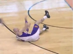 Gortat nagle padł na parkiet. Dramatyczna sytuacja Polaka. WIDEO