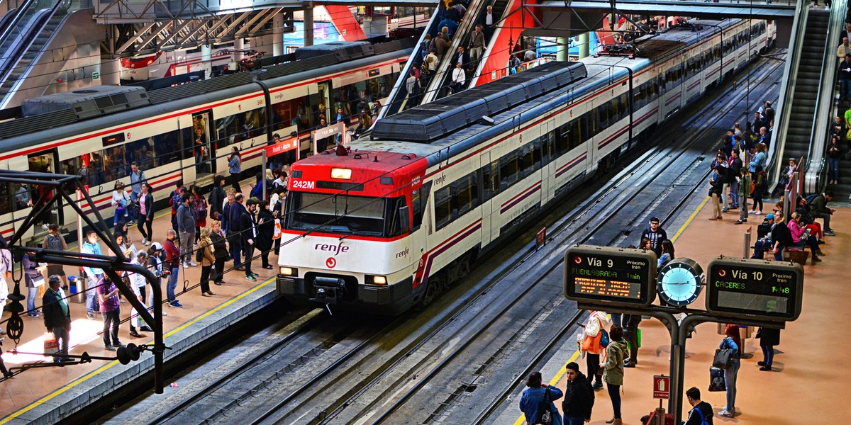 Pociąg Renfe. Madryt, Hiszpania, zdjęcie ilustracyjne. 