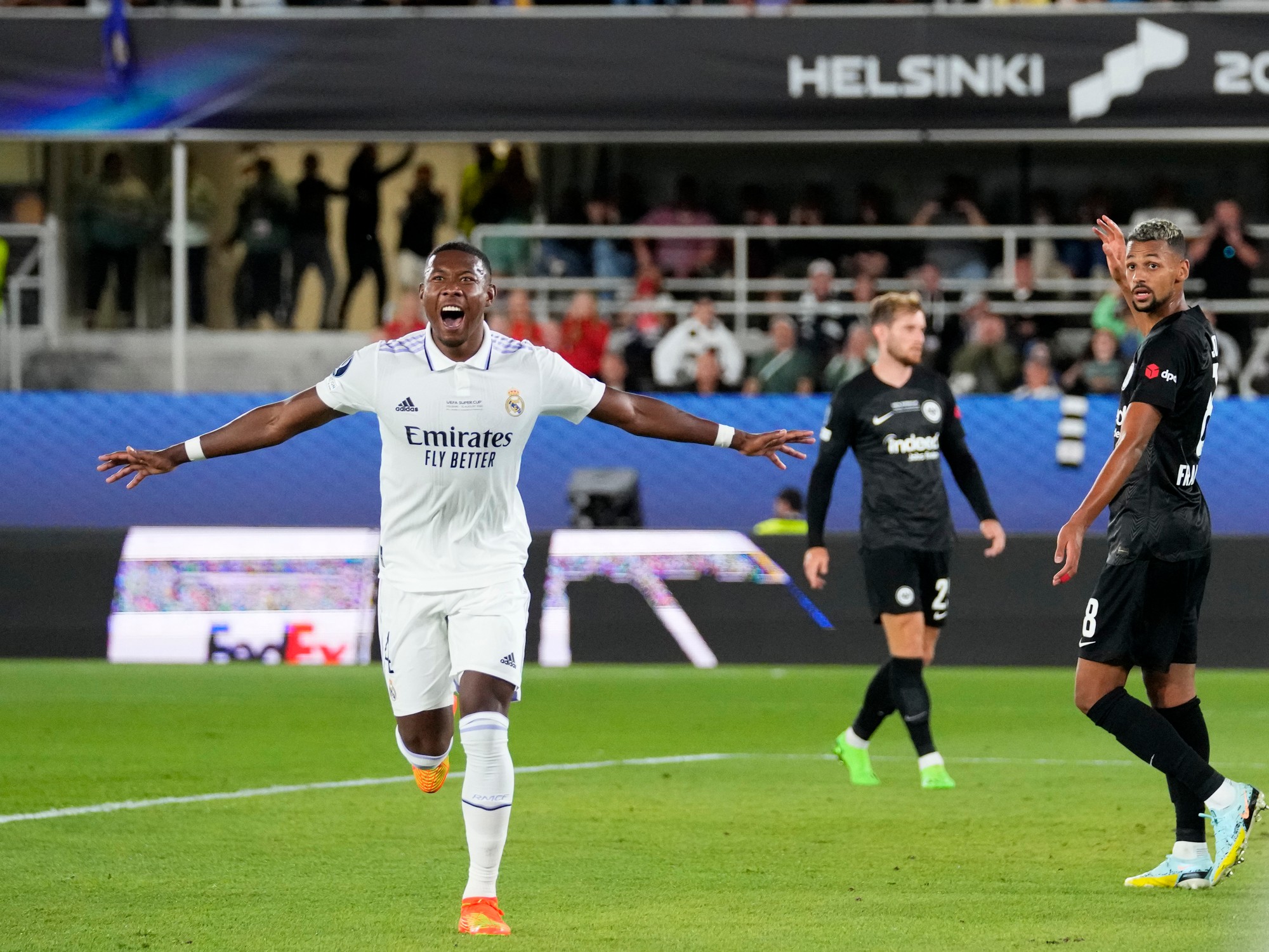 Hráč Realu Madrid David Alaba sa teší z úvodného gólu počas zápasu finále európskeho Superpohára UEFA.