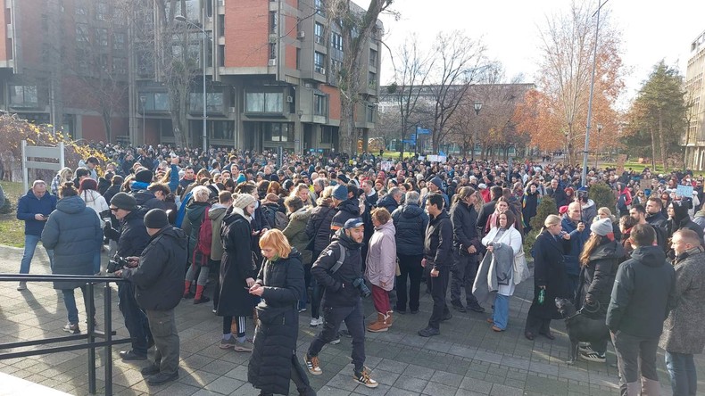 Završen protest u Novom Sadu i studentske blokade u Beogradu: Incident ispred Poljoprivrednog fakulteta (VIDEO, FOTO)