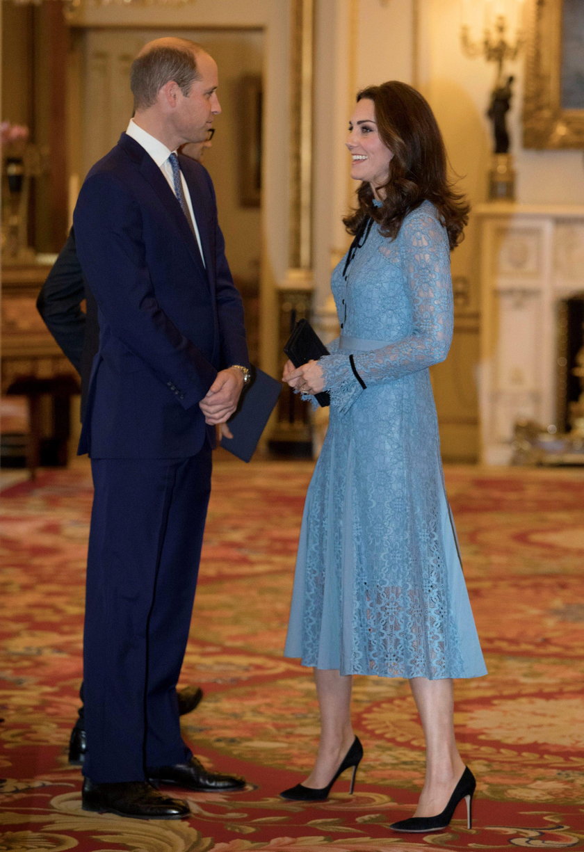 Księżna Kate po raz pierwszy z brzuszkiem! Ciąża jej służy