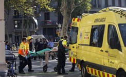 Media: Jak to możliwe, że furgonetka przedostała się w rejon deptaku?