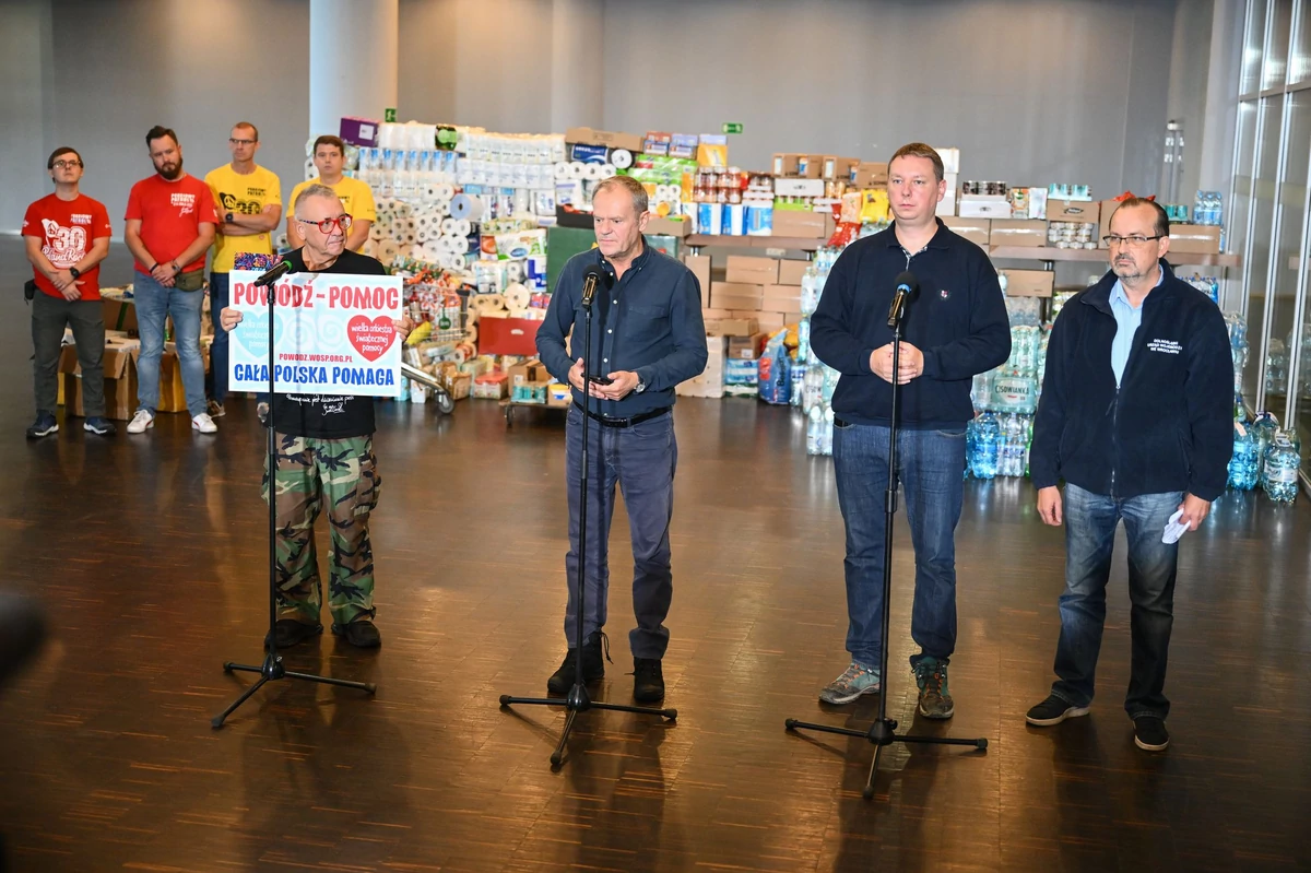  Owsiak: Pierwszy TIR jedzie już z pomocą. Uruchomiliśmy też dodatkową zbiórkę