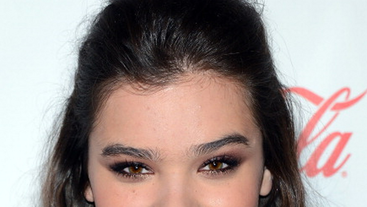 Hailee Steinfeld zagra u boku Sama Worthingtona w thrillerze "For the Dogs".