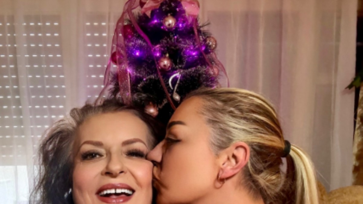 Sandra Rešić sa majkom