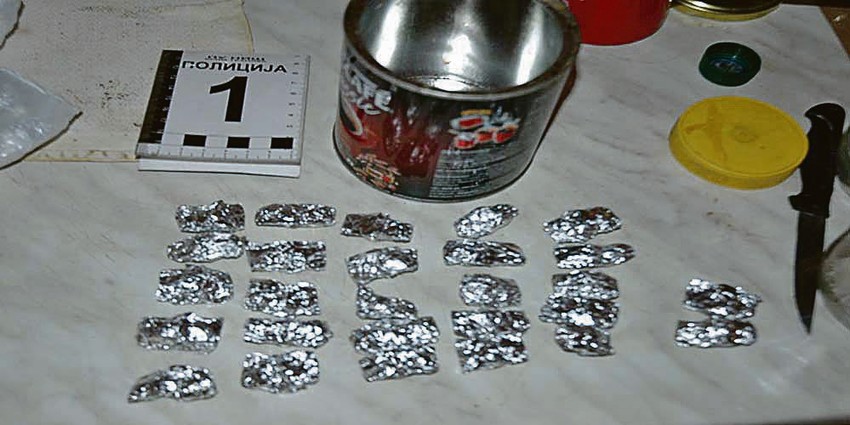 oko 90 grama narkotika 
bilo je spakovano u po paketićima od po gram