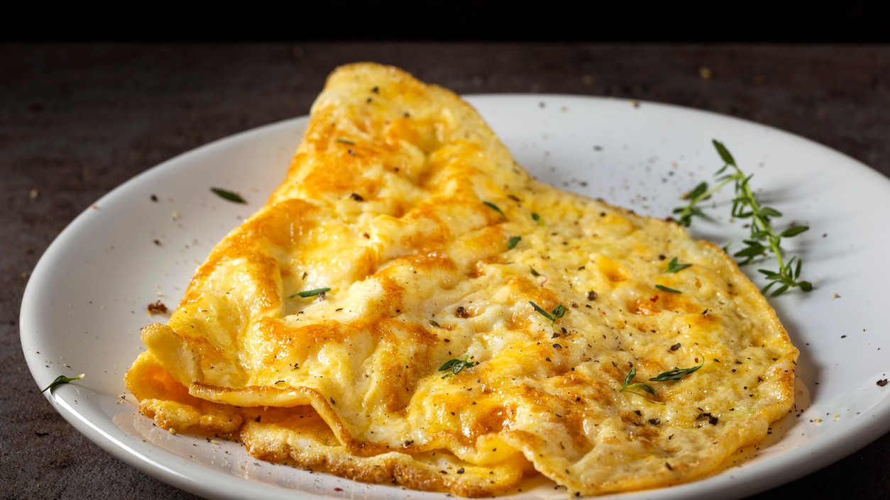 Omeleta je obľúbeným jedlom na raňajky, obed aj večeru