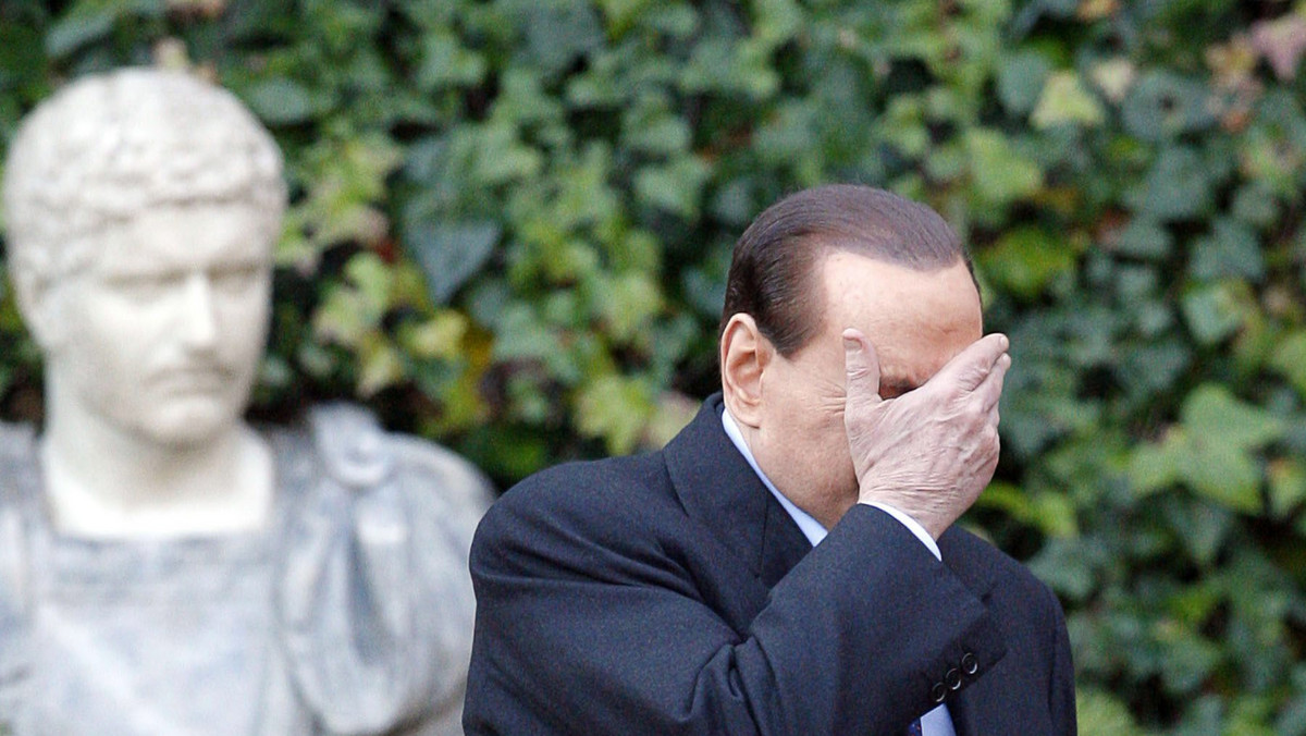 Premier Włoch Silvio Berlusconi odrzucił oskarżenia, które doprowadziły do objęcia go śledztwem w sprawie prostytucji, do jakiej miało dochodzić w jego rezydencjach. Szef rządu zarzucił prokuraturze stosowanie metod jak w postępowaniu w sprawie mafii.