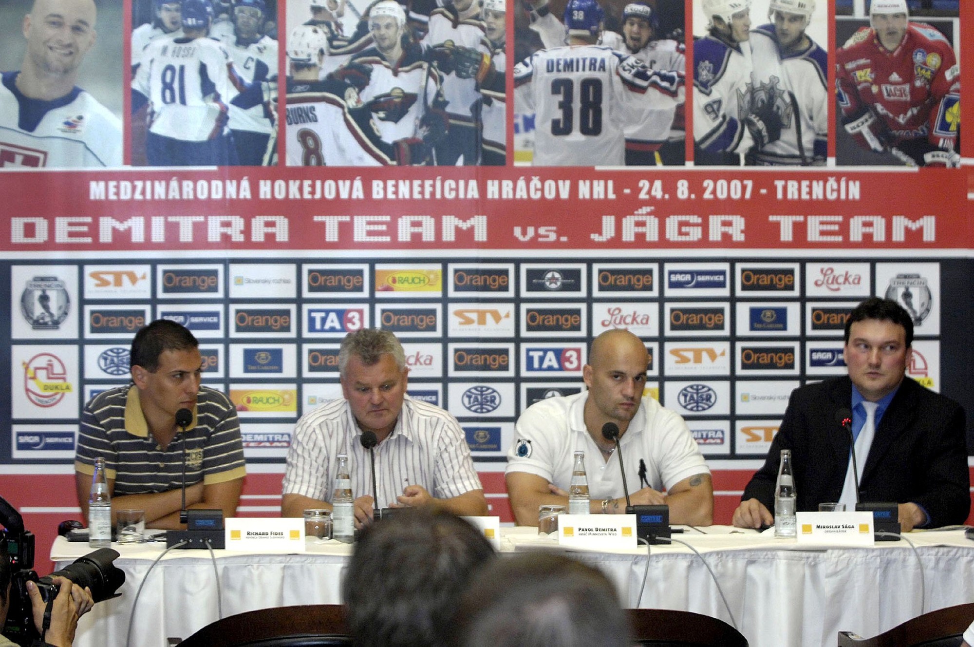 Na snímke zľava Richard Fides, Viliam Ružička, Pavol Demitra a Miroslav Sága počas tlačovej konferencie pri príležitosti medzinárodnej hokejovej benefície hviezd NHL Demitra team - Jagr team v roku 2007.