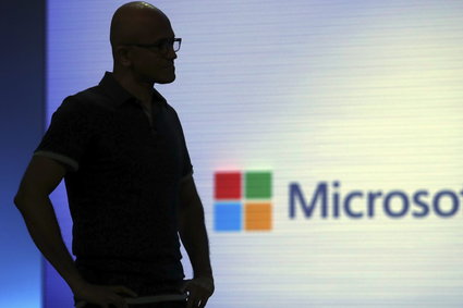 Akcje Microsoftu spadają pomimo ogromnych inwestycji w AI