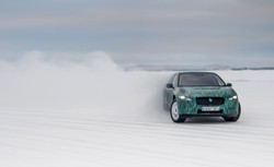 Nowy SUV Jaguara atakuje ogromnym zasięgiem. Ładuje się szybko nawet przy minus 40 stopniach