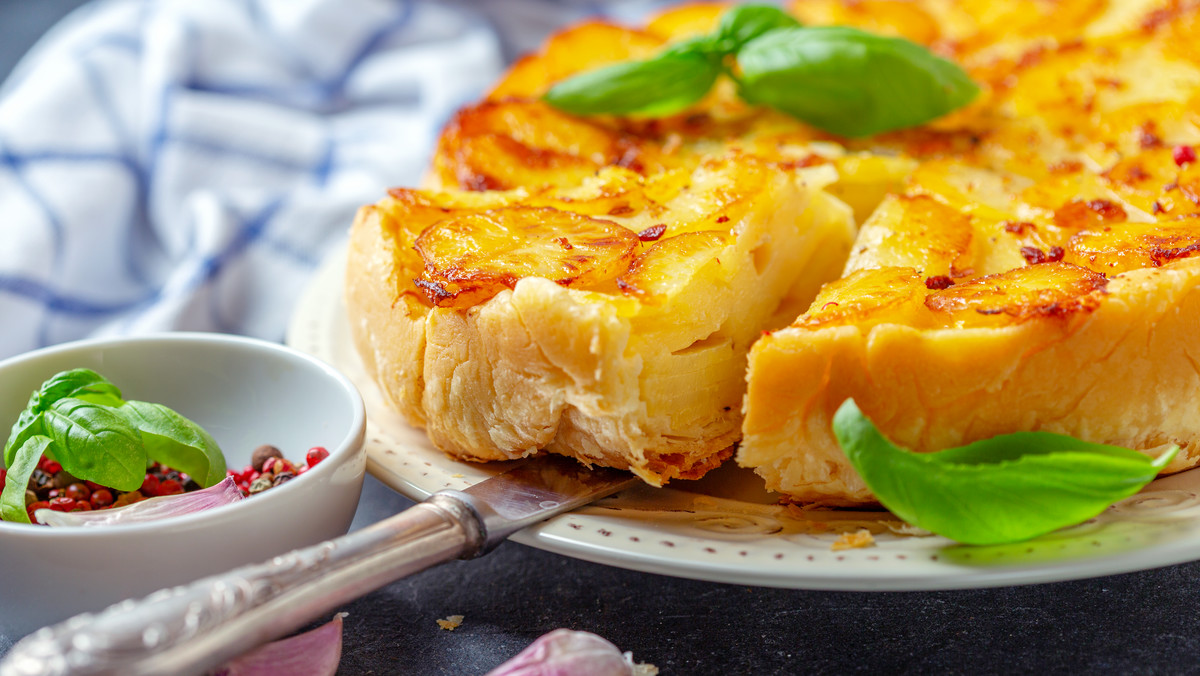 Wyborna tarta ziemniaczana ze złotą posypką. Mamy fajny przepis!