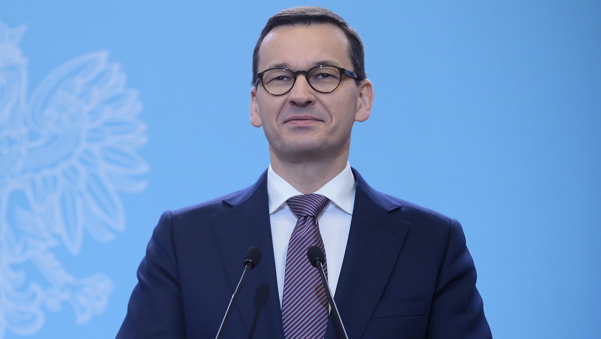 Premier Mateusz Morawiecki ocenił w rozmowie z dziennikiem "The Telegraph", że "stanowcze oświadczenia i surowe słowa niektórych polityków w Brukseli (...) szkodzą wspólnemu celowi wypracowania najbardziej pożądanego rezultatu" w toku negocjacji ws. brexitu.