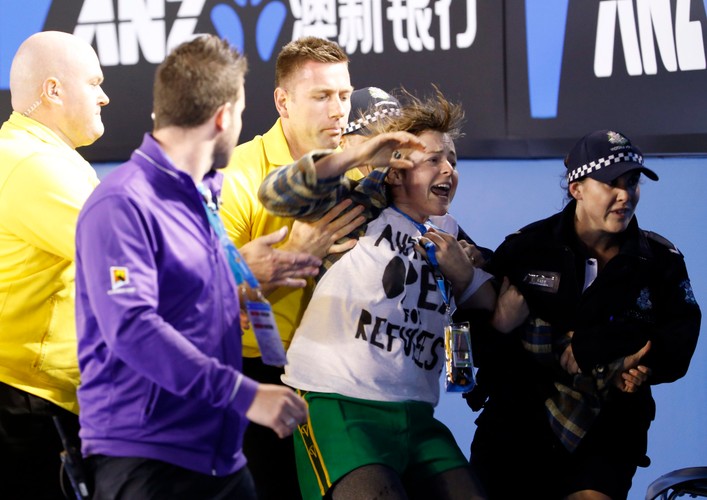 Skandal podczas finału Australian Open. Aktywiści wdarli się na kort