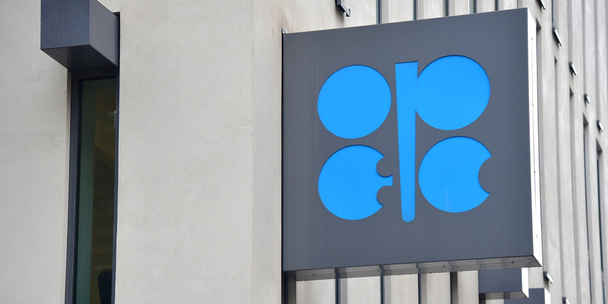 Na ostatnim posiedzeniu kluczowych państw OPEC, które odbyło się w miniony weekend, saudyjski minister energii Khalid Al-Falih wezwał sojuszników z OPEC+, aby producenci ropy utrzymali kurs niższych dostaw ropy naftowej na rynki paliw przez resztę 2019 roku.