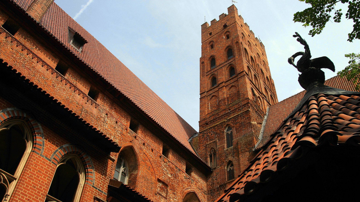 Zamek krzyżacki w Malborku - największa gotycka ceglana budowla na świecie - będzie jednym z miejsc na Pomorzu, które odwiedzą uczestnicy Światowych Dni Młodzieży. W odrestaurowanym niedawno zamkowym kościele czekać na nich będzie m.in. wystawa "Credo bramą wiary".