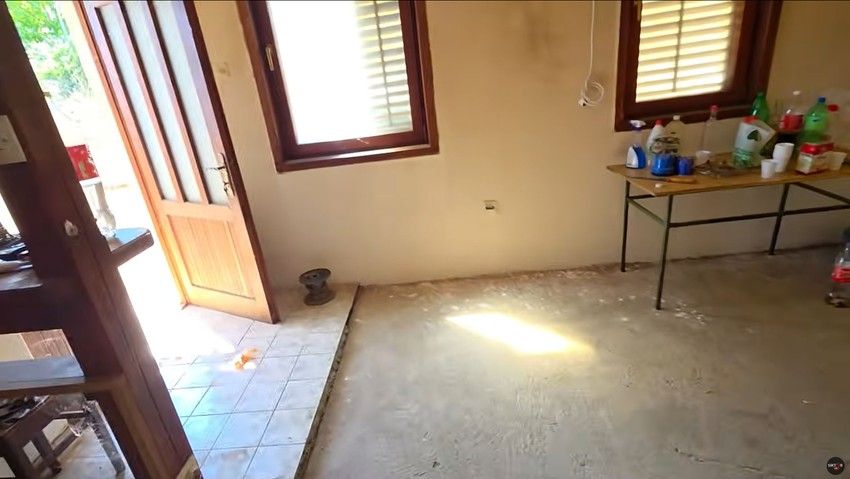 Luna i Marko pokazali radove na kući u Mramorku, krov skinut, svuda šut