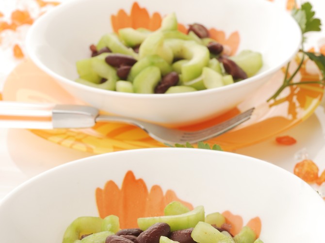 Salata od prženog krastavca i crvenog pasulja