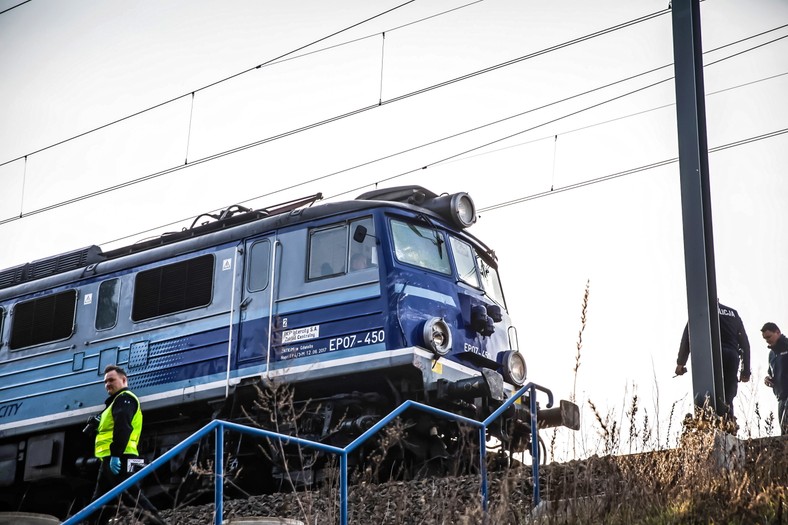 Wypadek w Puszczykowie. Zderzenie karetki pogotowia z pociągiem