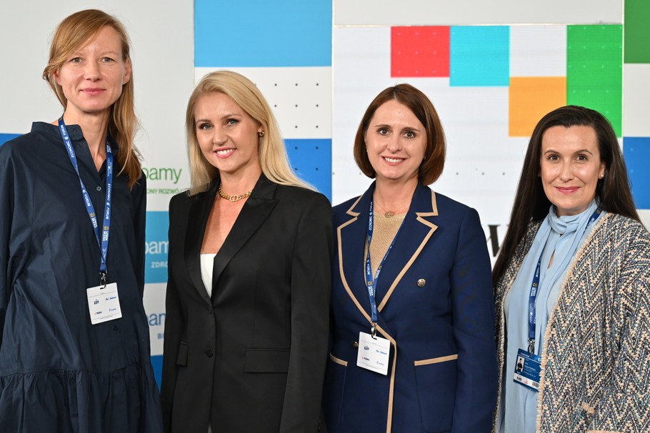 Od lewej: Agnieszka Filipiak (Forbes Women), Agnieszka Kłos-Siddiqui (Provident), Anna Grabowska (Żabka Polska), Zofia Bugajna-Kasdepke (SEC Newgate CEE)