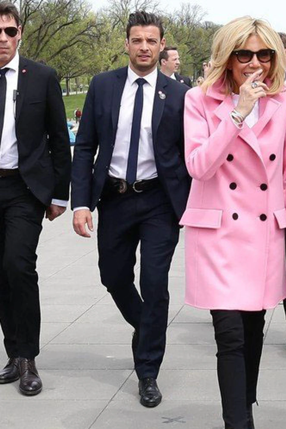 A i odelo mu je plus