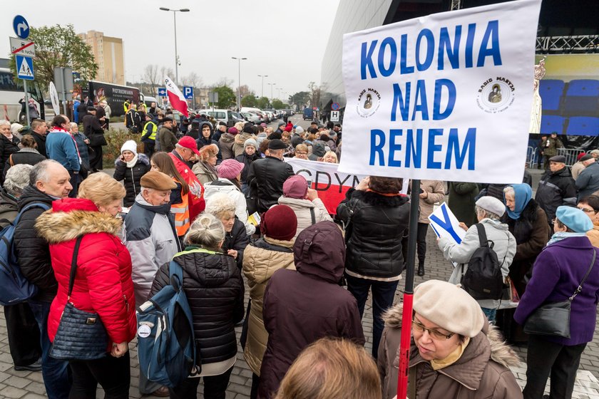 Co zespół reprezentacyjny Wojska Polskiego robi u Rydzyka?