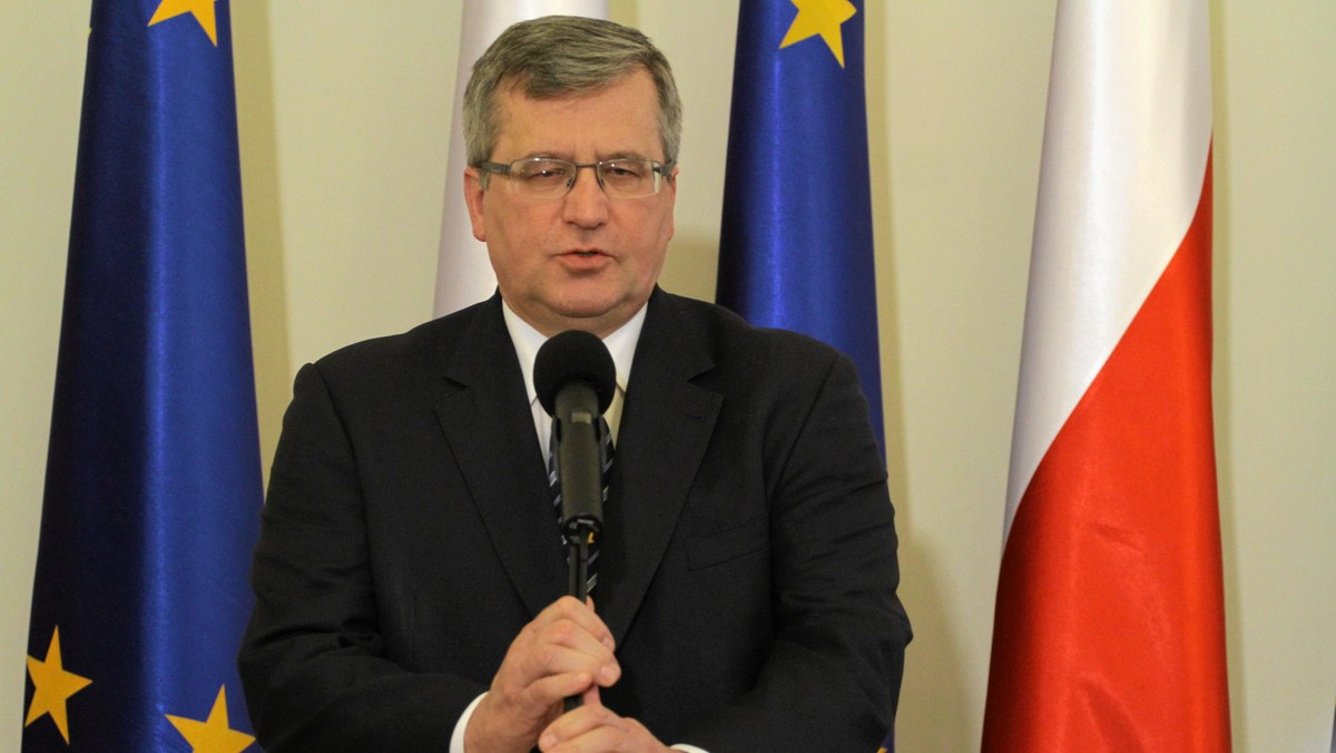 Prezydent Bronisław Komorowski podpisał ustawę budżetową na 2013 r. - poinformowała w piątek PAP prezydencka kancelaria. Budżet przewiduje, że w tym roku deficyt nie przekroczy 35 mld 565 mln 500 tys. zł, a dochody wyniosą 299 mld 385 mln 300 tys. zł.