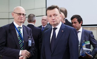 Koniec epoki Macierewicza. Nowy minister układa armię