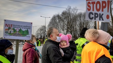 Ich życie rozjedzie kolej do CPK. "Horała proponuje kwotę, za którą nie odbuduję domu"