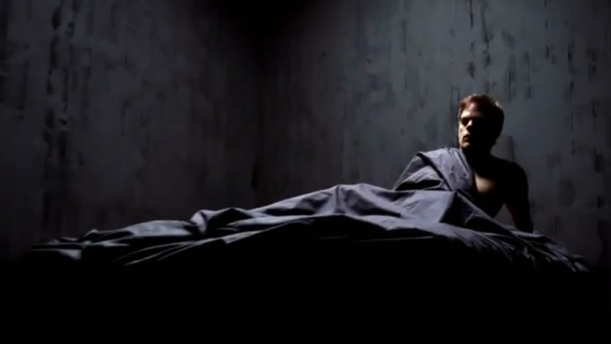 30 września na mały ekran powróci kultowy serial "Dexter". Będzie to siódmy sezon cyklu o seryjnym mordercy, który pracuje w policji. W internecie pojawił się właśnie klip zwiastujący nowy sezon. Możemy w nim zobaczyć głównego bohatera w łóżku z... siostrą.