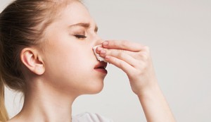 Iznenadni izlivi krvi iz nosa mogu biti alarmantni, ali u većini slučajeva nisu razlog za brigu