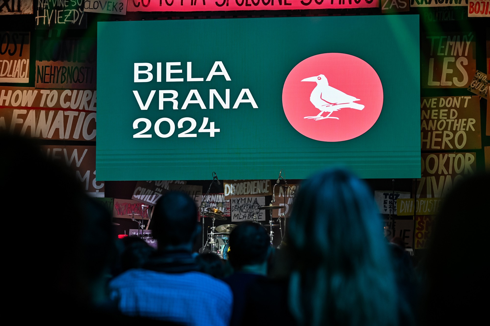 Účastníci počas odovzdávania ocenení za občiansku odvahu a obhajobu verejného dobra Biela vrana 2024.