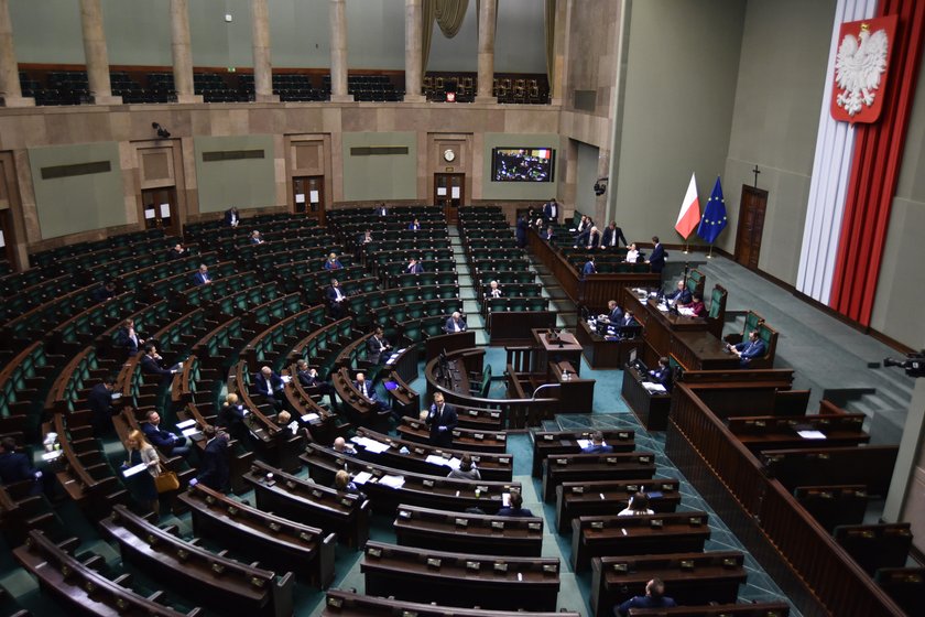 PiS w ramach specustawy zmienił Kodeks wyborczy. Opozycja oburzona