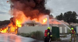 Wielki pożar zbiorników paliw. "Kilkanaście wybuchów"
