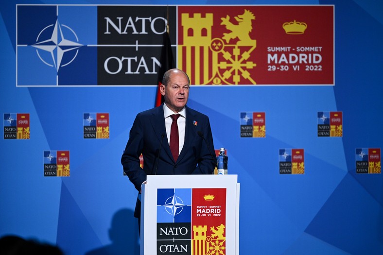 Kanclerz Niemiec Olaf Scholz na szczycie NATO w Madrycie