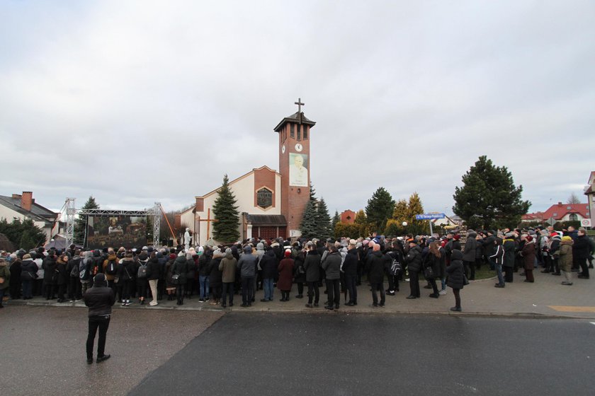 Poruszający moment podczas podczas pogrzebu 15-latek. Zebranym pociekły łzy