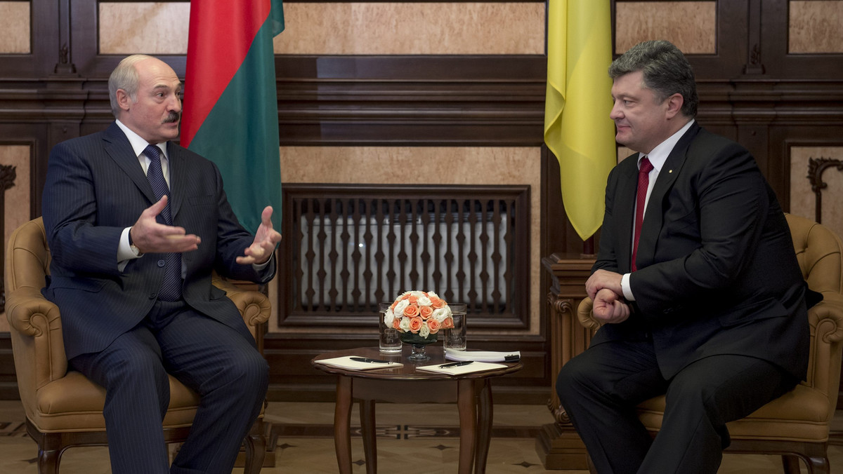 Prezydent Ukrainy Petro Poroszenko pochwalił Białoruś za wsparcie jedności terytorialnej jego kraju i oświadczył, że Kijów może pomóc Mińskowi w rozwoju stosunków z UE w ramach Partnerstwa Wschodniego.