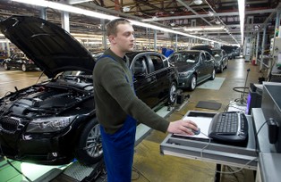 Rosyjscy producenci aut próbują wyjść z zapaści