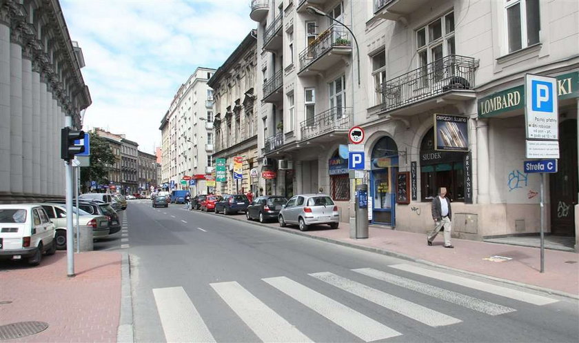 Skandal! Radni i urzędnicy będą parkować za grosze