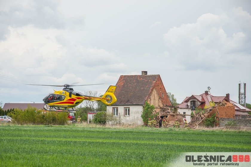 Ostrowina. Zawaliła się stodoła. 17-latek w ciężkim stanie trafił do szpitala