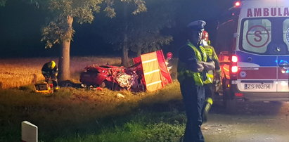 Z auta została miazga. Zginęły dwie osoby