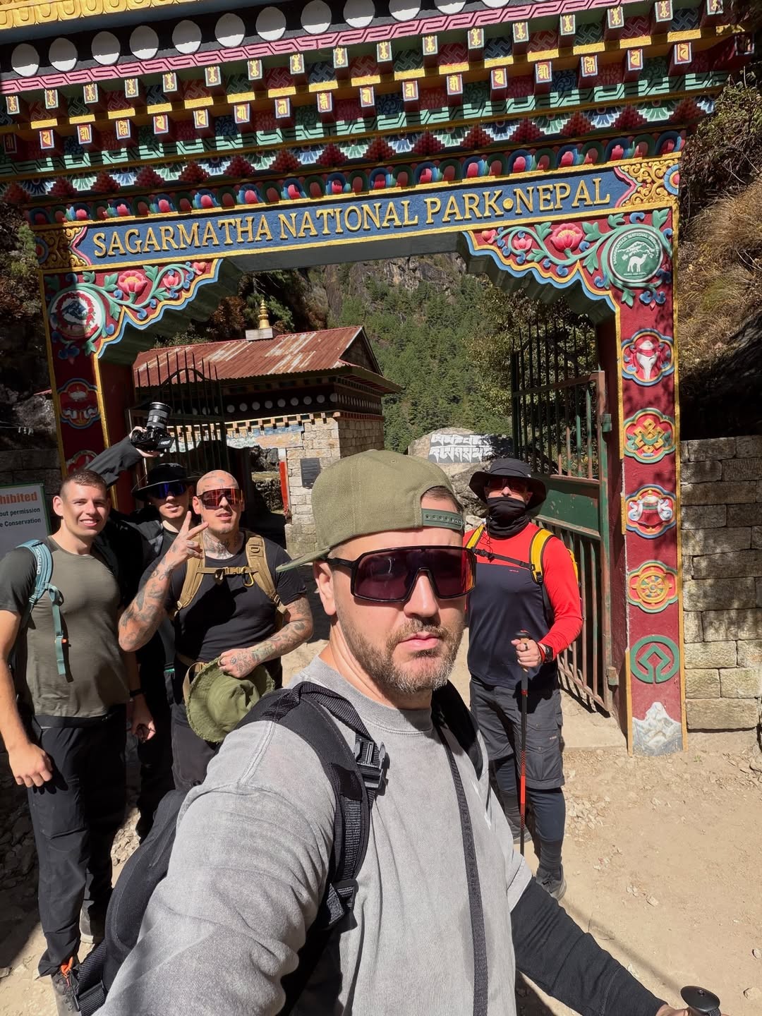 Moderátor Marcel Osťo Osztas so Separom. 