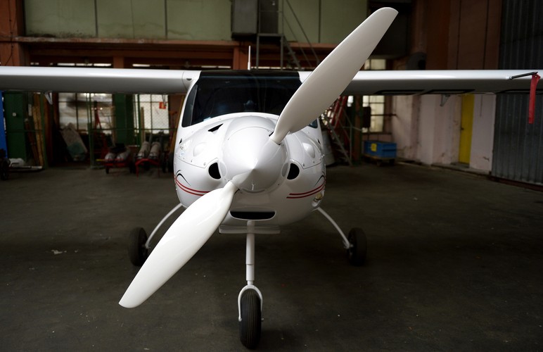 Samolot Czajka, dzięki wyposażeniu w wysokiej jakości kamerę, urządzenia noktowizyjne lub termowizyjne oraz dzięki zdalnemu programowaniu i sterowaniu, może służyć do obserwacji terenu. 


<br><br>fot. (dd/zuz) PAP/Darek Delmanowicz