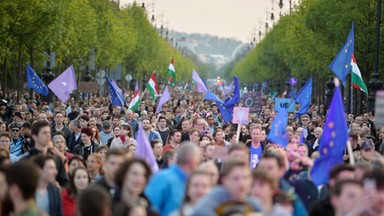 Węgry: wielotysięczna demonstracja poparcia dla UE