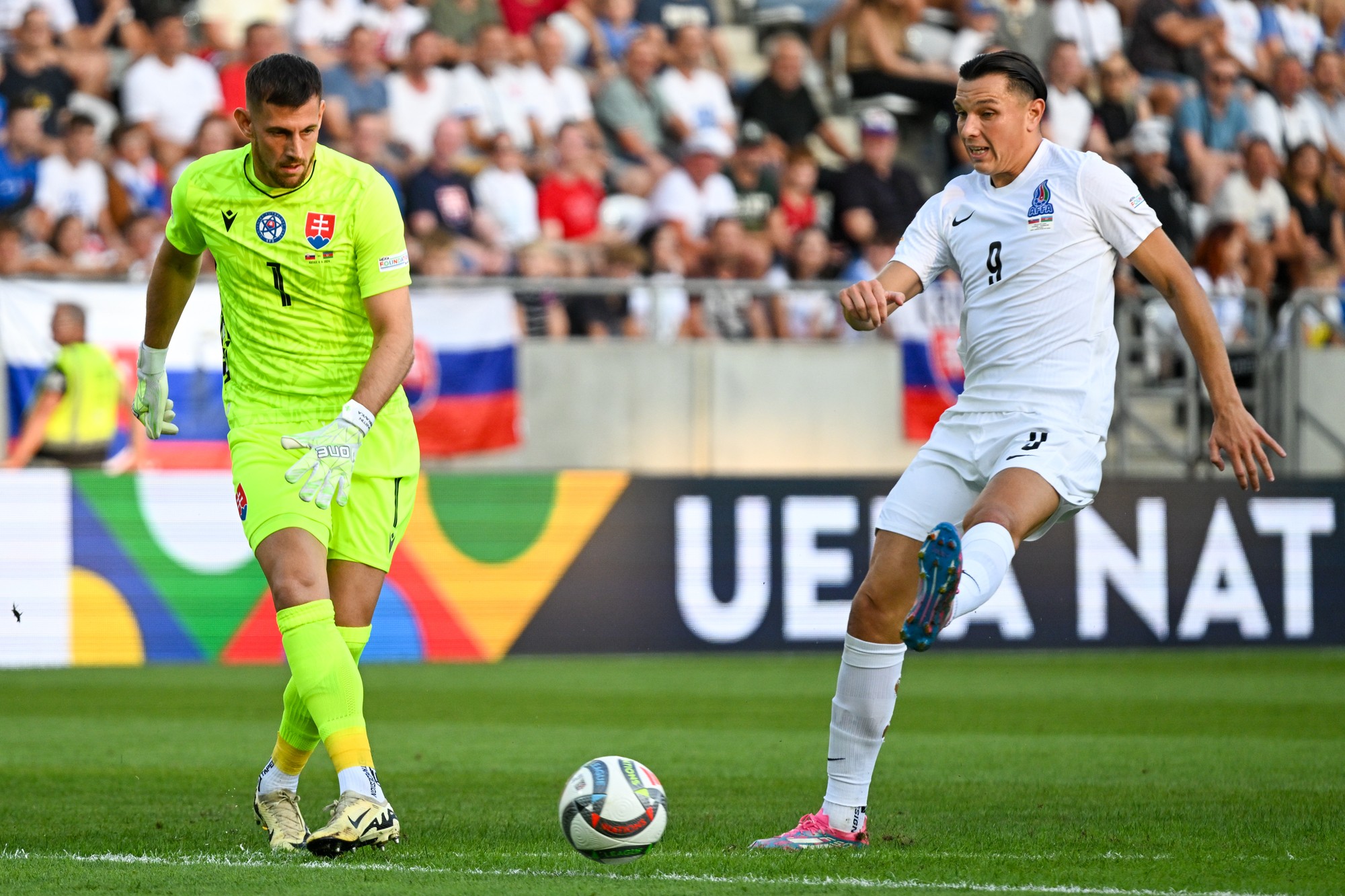 Brankár Martin Dúbravka (Slovensko), Renat Dadasov (Azerbajdžan).