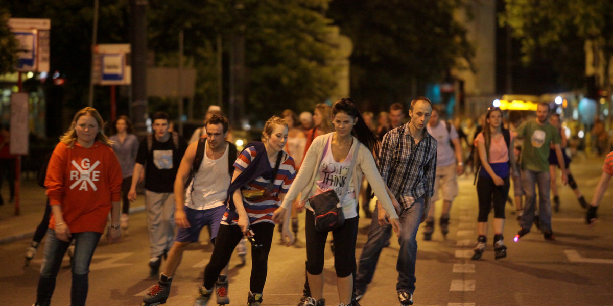 Night skating w Warszawie