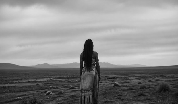 Usamljena žena na ostrvu - ilustracija