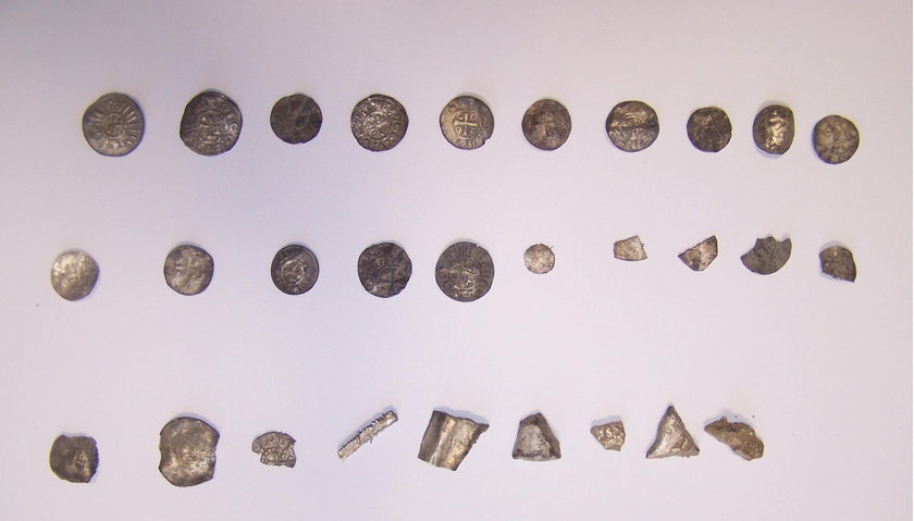 Monety i kawałki srebra znalezione w gm. Debrzno